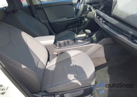 2025 Kia K4 Lxs z USA, uszkodzony, nr VIN 3KPFT4DE7SE047910